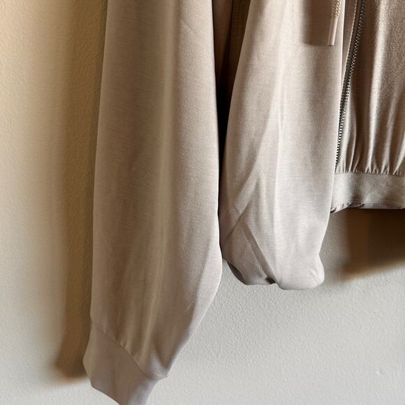 Athleta Seasoft Bubble Hem Full Zip – Cream – Size X-Small - Picture 2 of 9